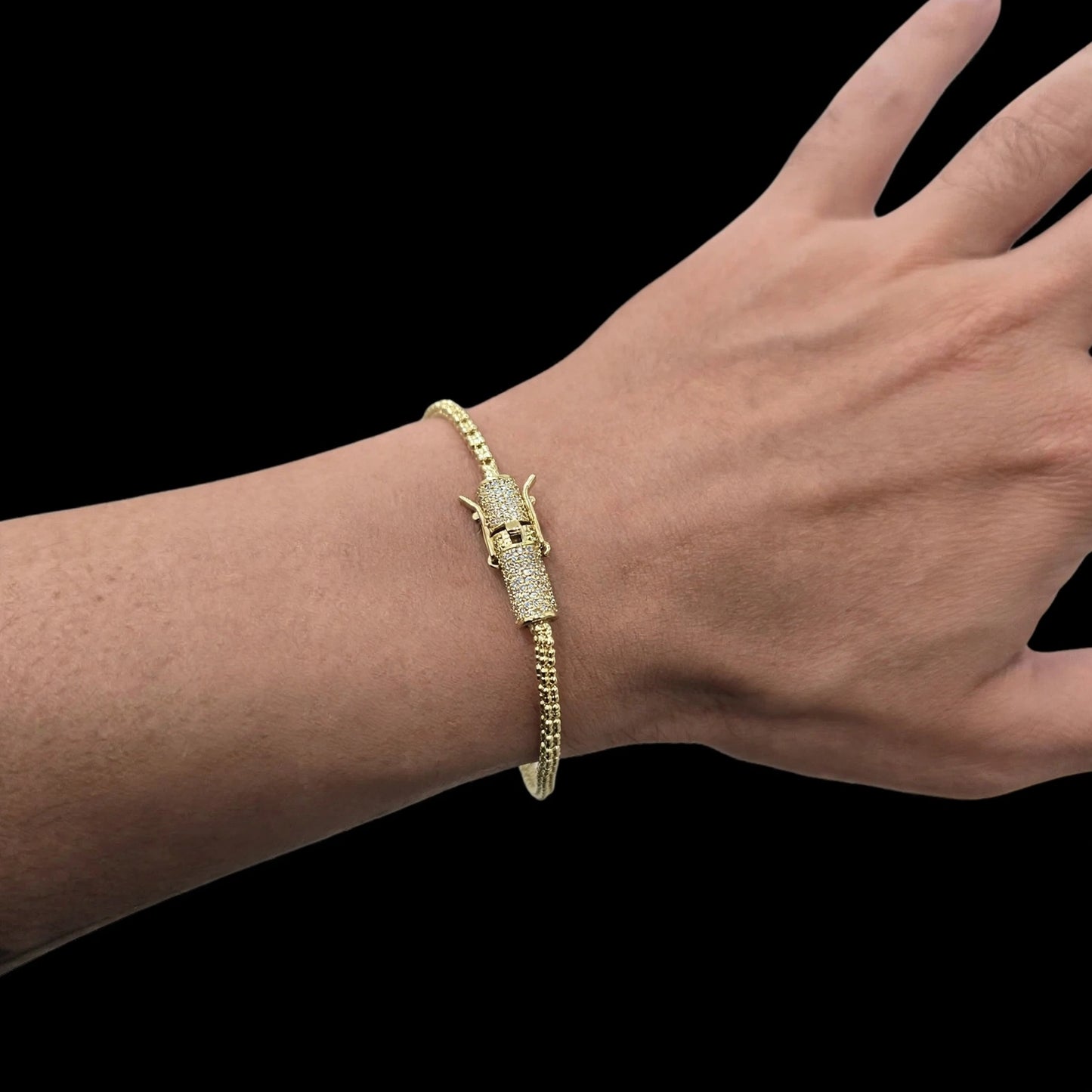 Fancy bracelet cylinder clasp